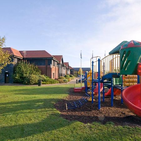Days Inn Stevenage North Балдок Екстериор снимка