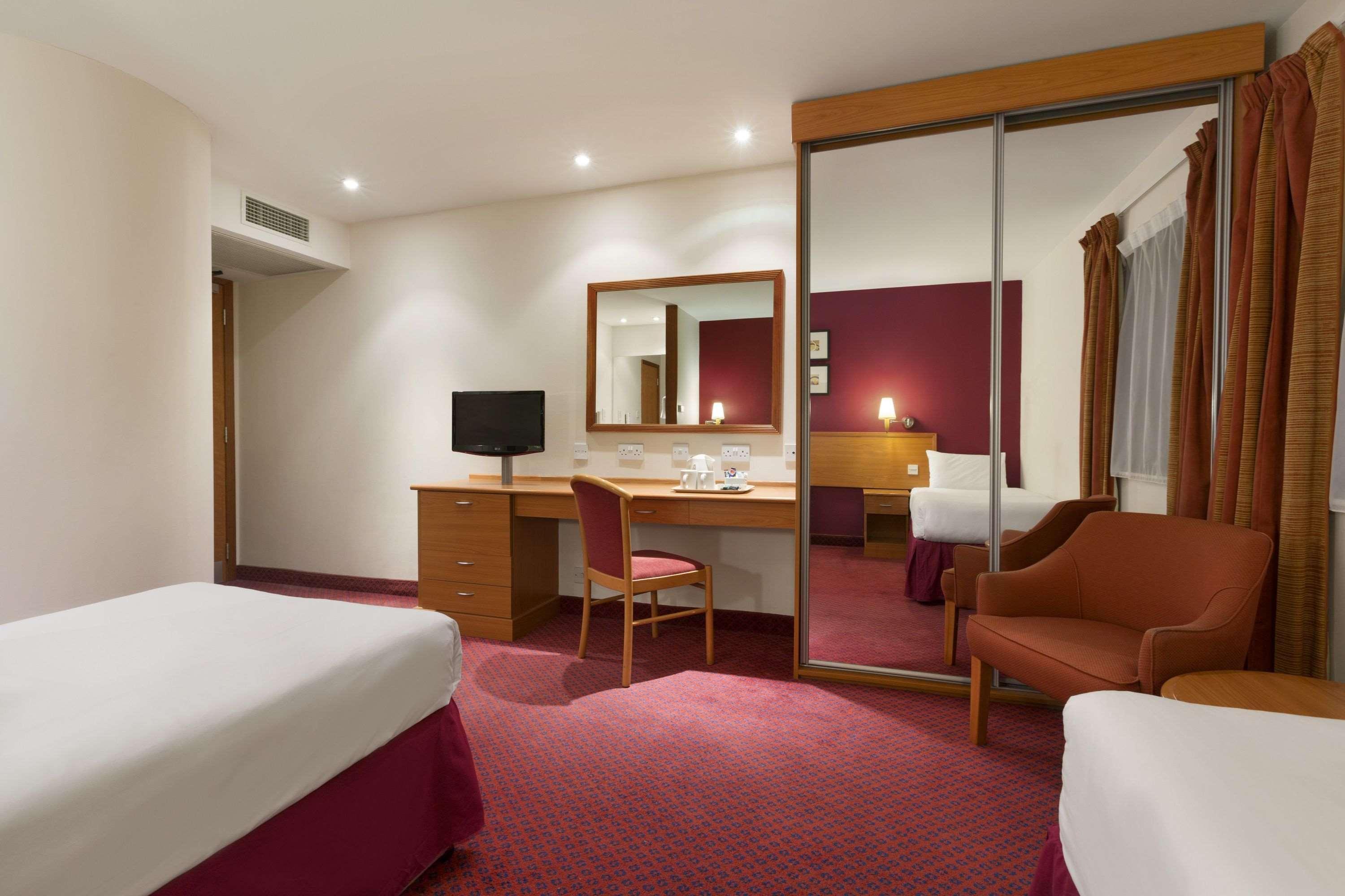 Days Inn Stevenage North Балдок Екстериор снимка