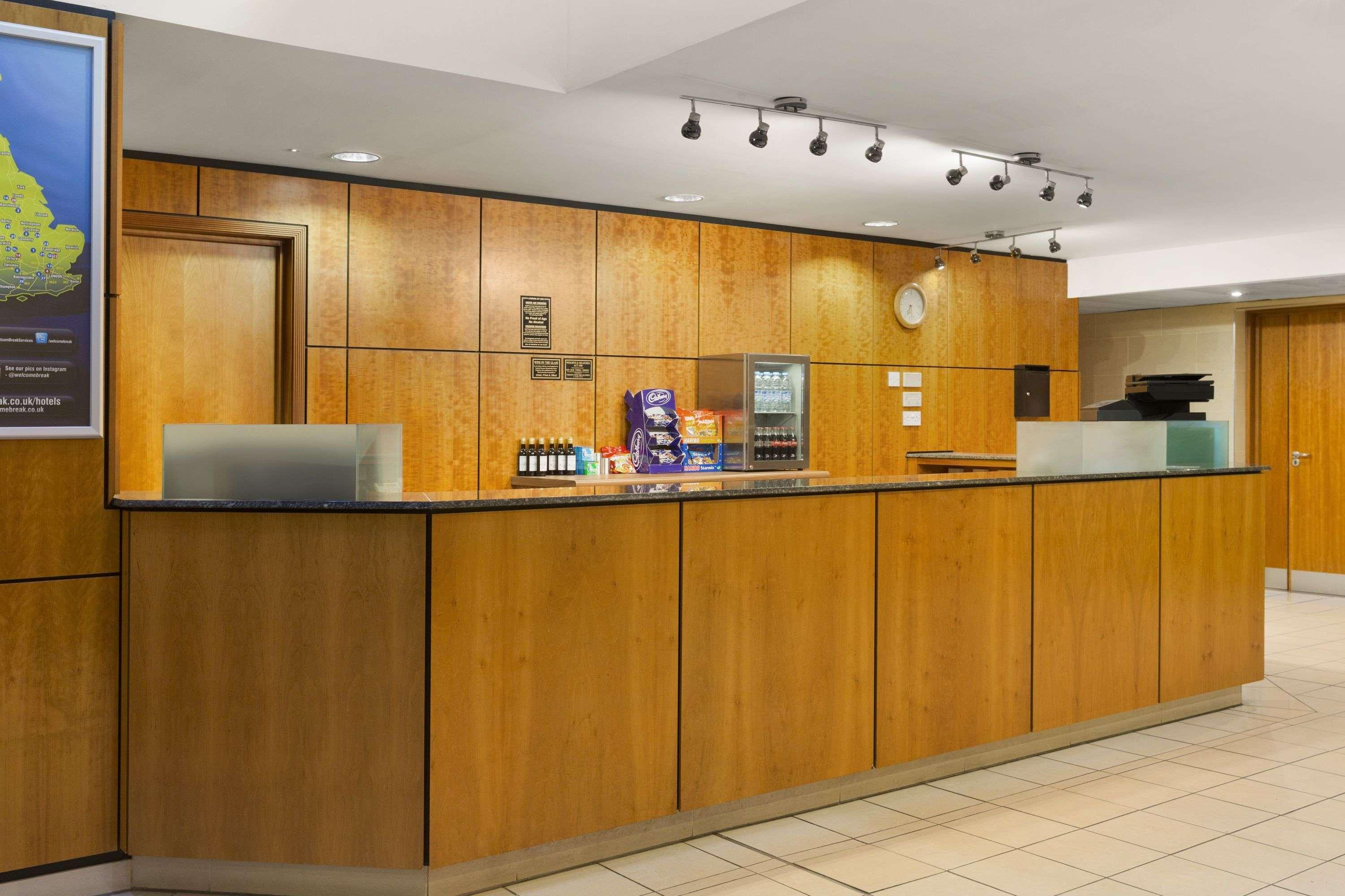 Days Inn Stevenage North Балдок Екстериор снимка