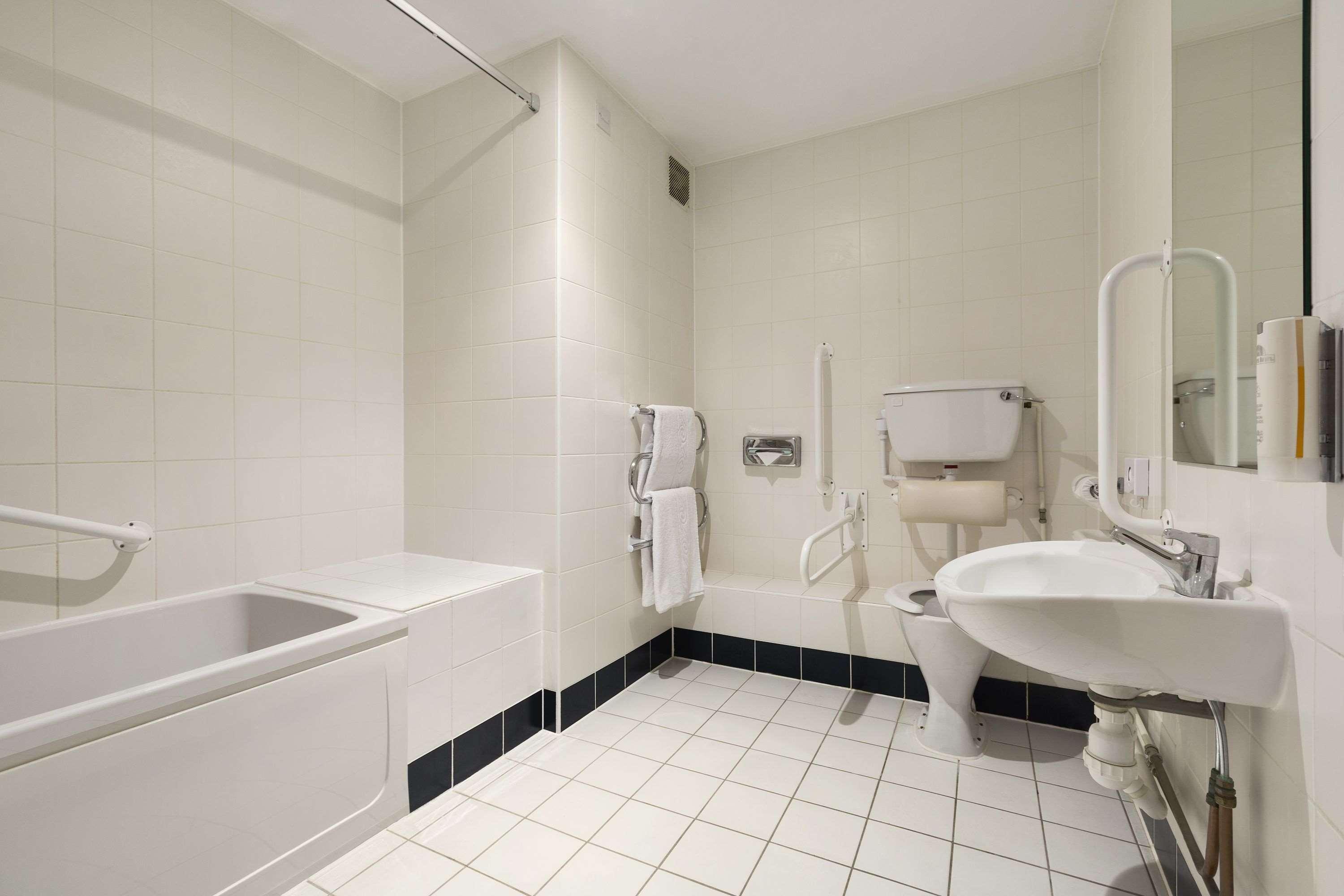 Days Inn Stevenage North Балдок Екстериор снимка