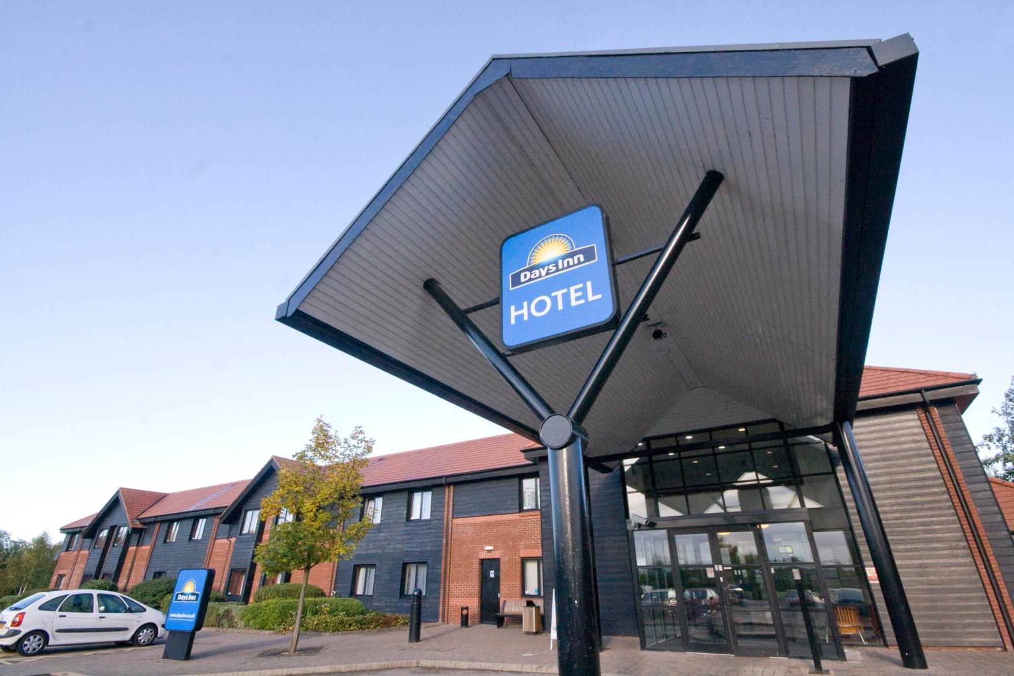 Days Inn Stevenage North Балдок Екстериор снимка