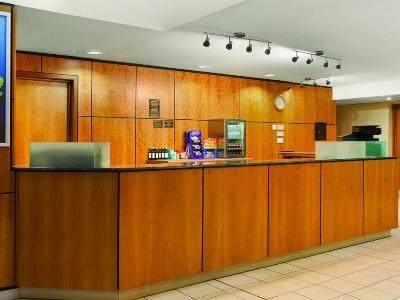 Days Inn Stevenage North Балдок Екстериор снимка