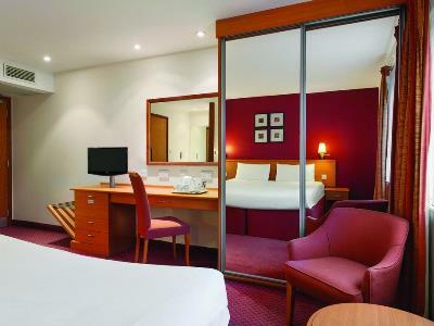Days Inn Stevenage North Балдок Екстериор снимка