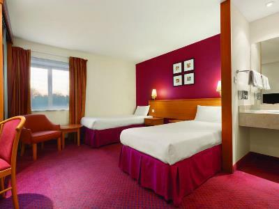Days Inn Stevenage North Балдок Екстериор снимка